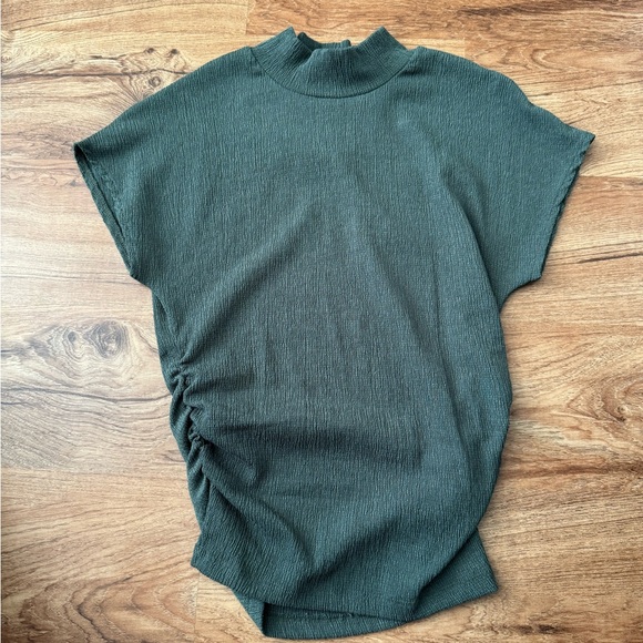 Francesca's Collections Dark Green Short Sleeve Top - Picture 1 of 3